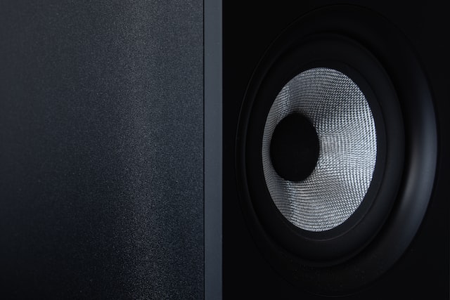 Aspects to Determine the Ideal Position for Vinyl Speakers